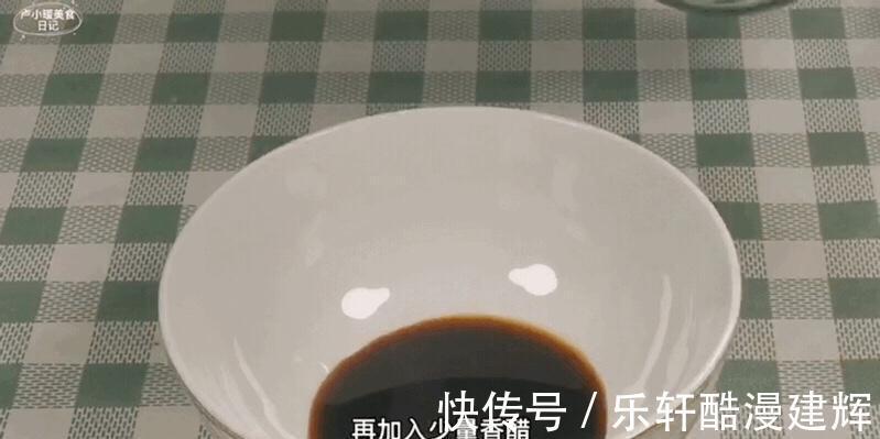 好吃|家庭版炒白菜,做法简单,加上一点肉更好吃