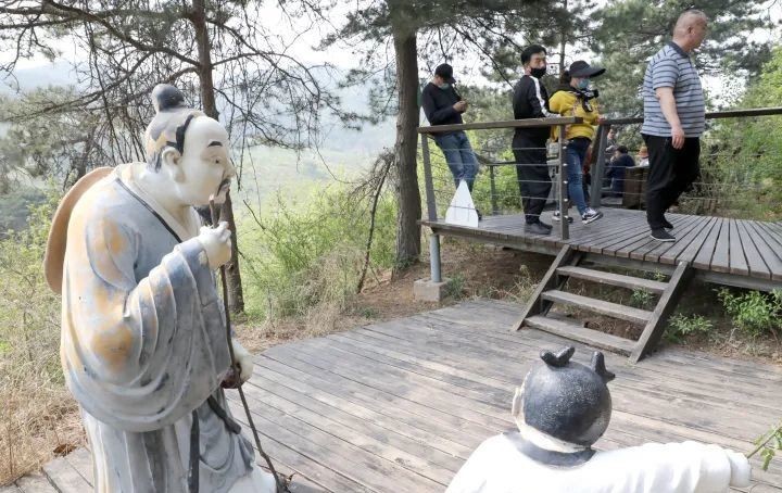 天际|山间梨花陆续开 乾隆绿道待客来