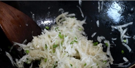 面粉|一碗面粉,2个萝卜,教你做好吃的萝卜丝饼,爱吃萝卜的快收藏