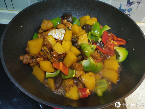 尖椒块|炒鸡肉时，先焯水还是直接炒？不少人搞错了，难怪鸡肉不嫩还发柴