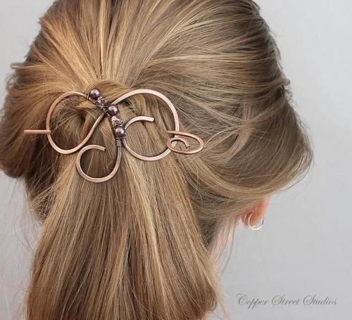 最简单的发型,配上最有创意的发饰,这个春夏,做最水灵的女孩