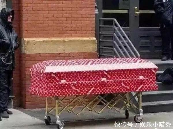 巴黎世家|巴黎世家发布高跟洞洞鞋，再次「丑」出新高度