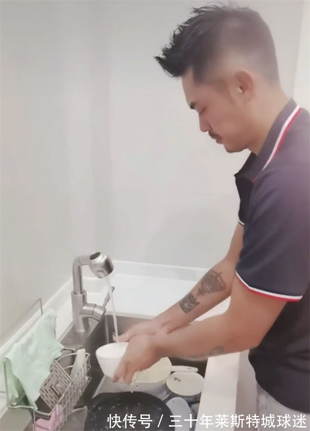 超级丹|谢杏芳搂老公秀恩爱!林丹浪子回头刷碗哄媳妇开心:我就是这个命