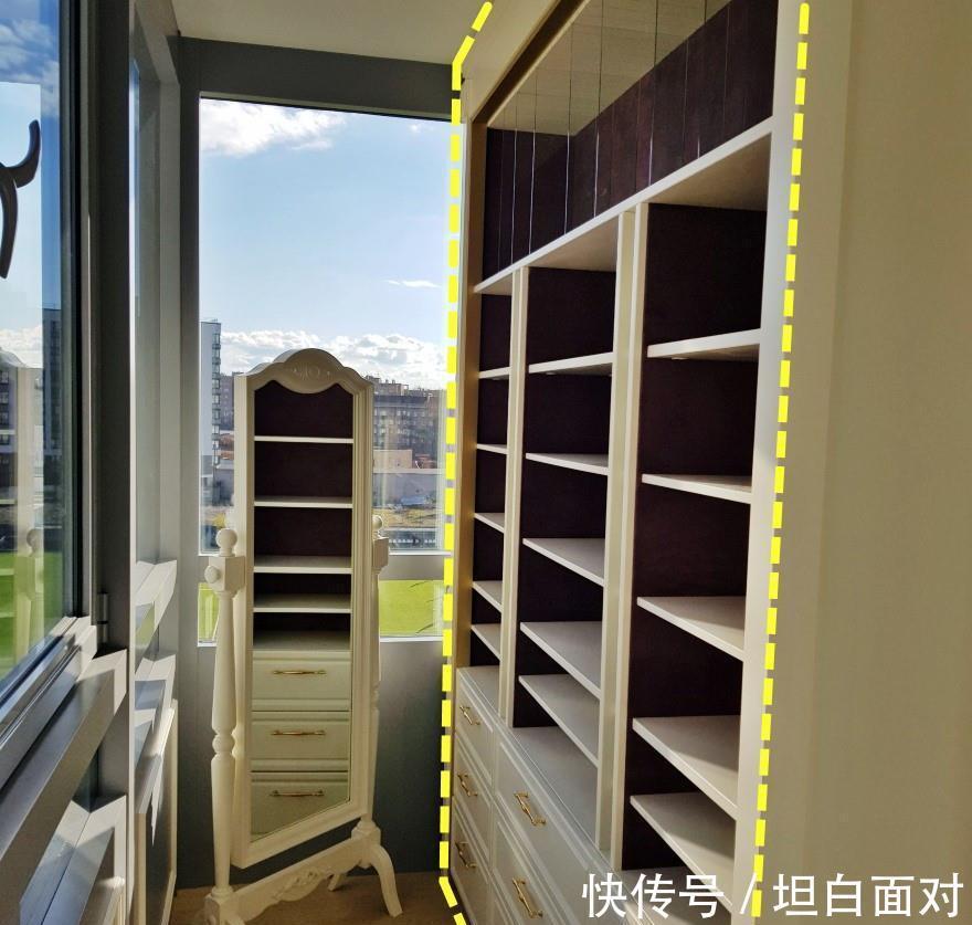 行李箱|拜托,别再浪费阳台了!沿着墙壁装7m长衣柜,解决全屋一半收纳