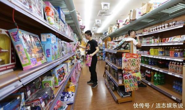 玩具区|4岁女孩玩“七彩泡泡机”,竟把自己玩毁容!家长痛哭就不该买