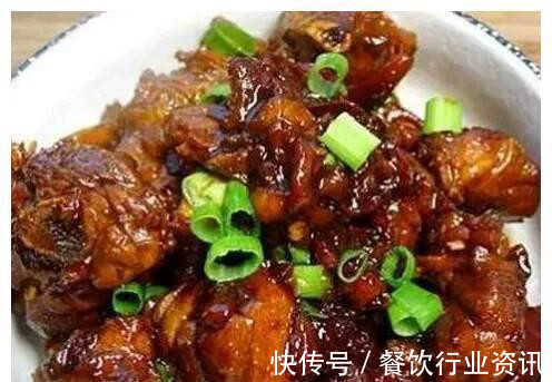 猪血|美食推荐：孜然排骨、凉拌猪蹄、蒜香鸭块、双色豆腐的做法