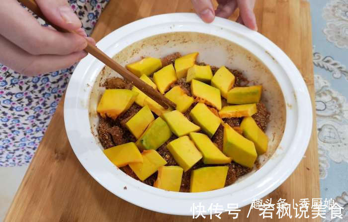大米别蒸着吃了,配1斤五花肉如此做,简单营养又解馋,越吃越香
