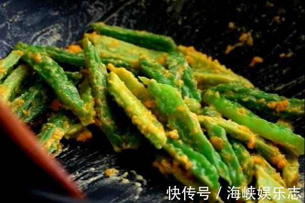 苦瓜最好吃的做法，当然是搭配咸蛋黄，醇香又清爽