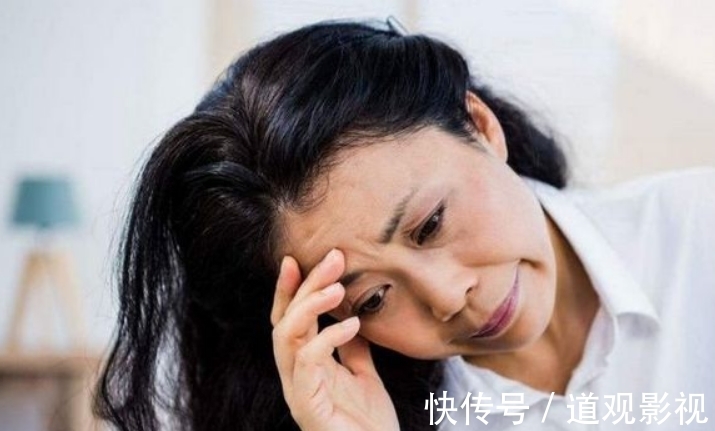 更年期|女人45岁之后不要太吝啬，常吃1种“零食”，补充雌激素，抗失眠