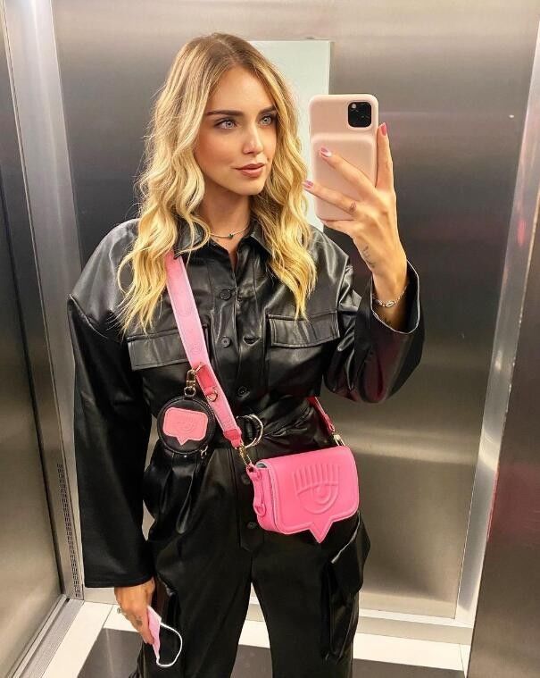 偏爱糖果色混搭硬朗配饰的意大利博主 简洁亲切总能找到亮点