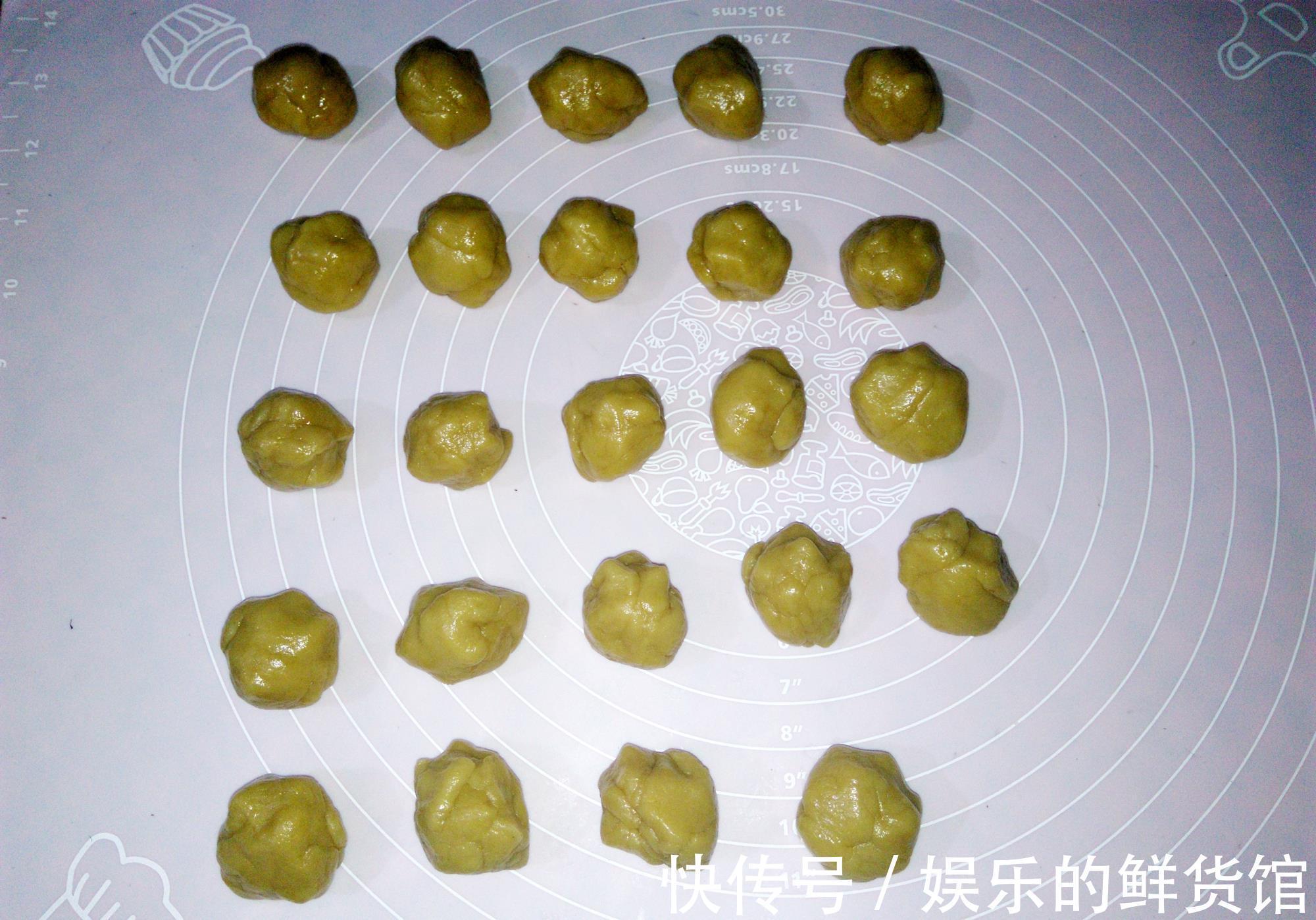 烤箱|自制五仁馅月饼,放白糖还是红糖,区别很大,别放错了