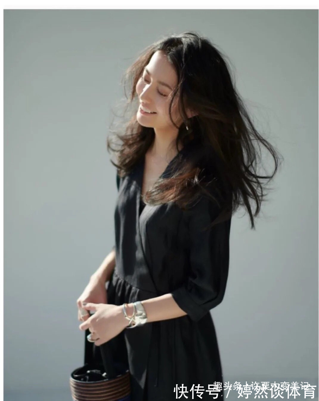 高级感 奔四奔五的女人,不管裙子裤子少穿这5种颜色,显黑不说还很掉价