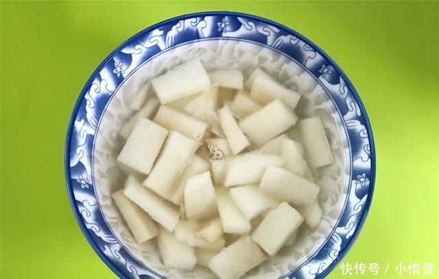 山药去皮后|清炒山药怎样做才清脆不发黑?教你一个小妙招,做出来爽口不变色