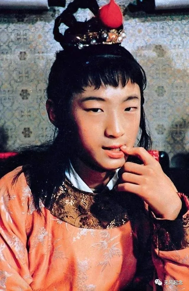 贾宝玉&彩霞身为王夫人最得力的丫环,为何却会看中王夫人最讨厌的贾环?