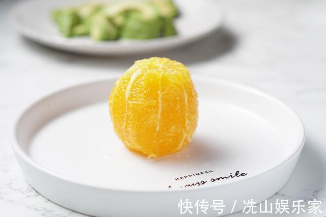 鸡胸肉又老又柴吃不下试试这样做,鸡胸肉鲜嫩多汁,成抢手货