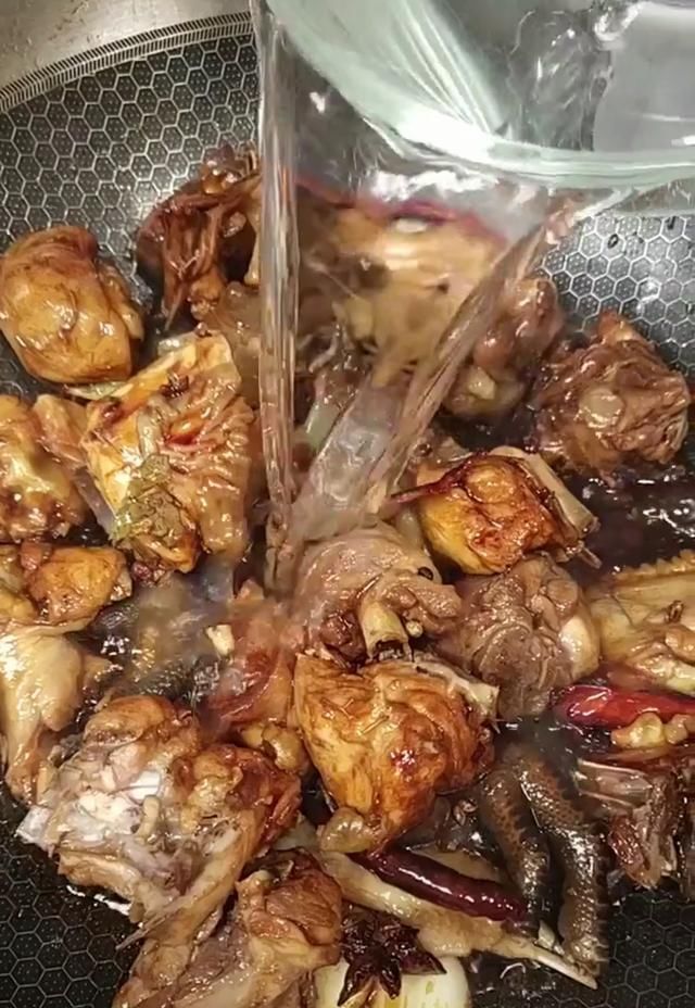 鸡肉|缅怀柴火烹制年代,忍不住回想童年时光,一道家常柴火鸡送给大家