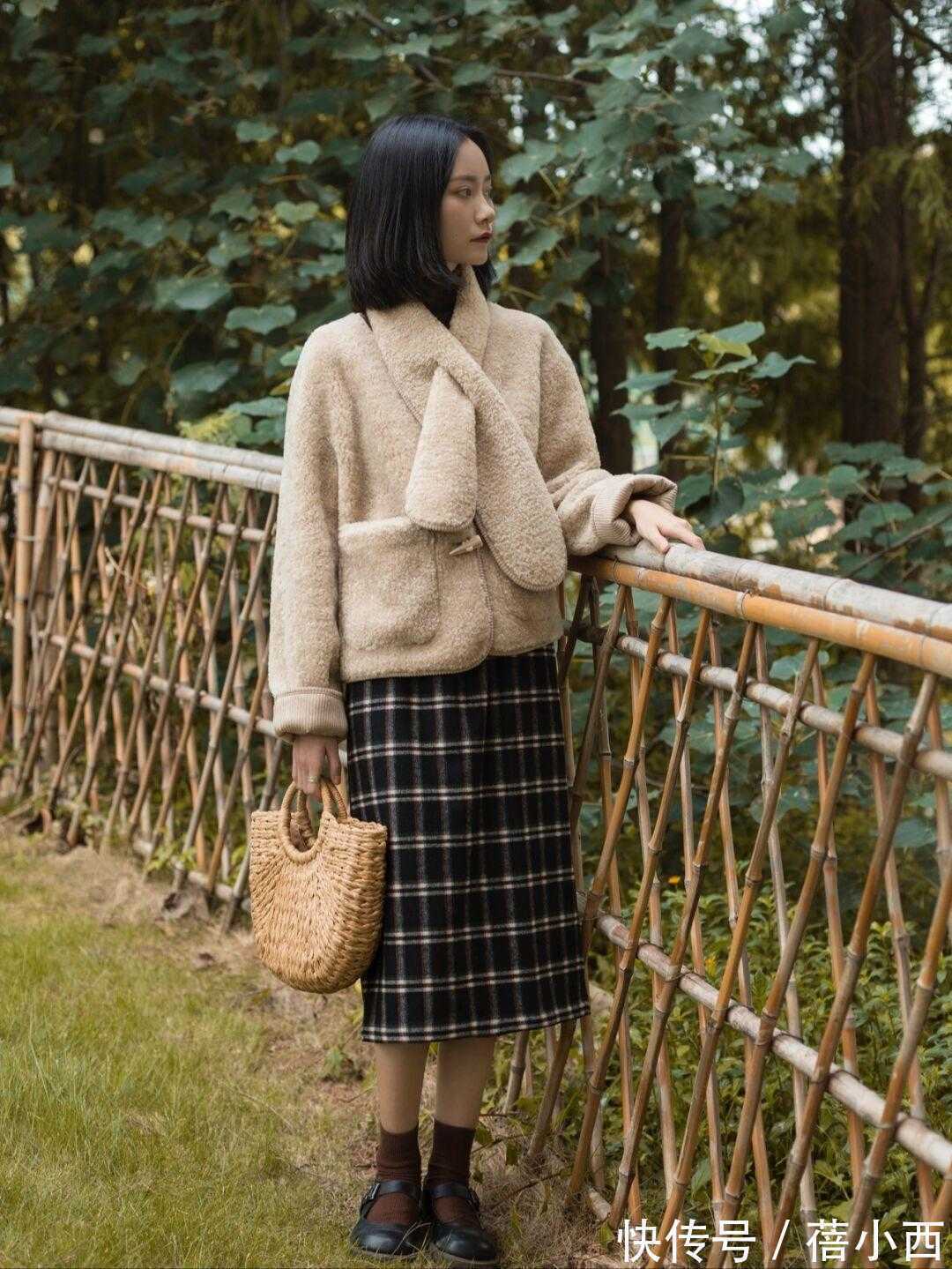 春节 新年春节出街就穿羊羔毛外套,秒变吸睛时髦精,搭配裙子裤子都美