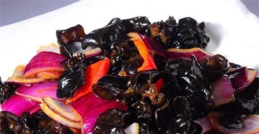 酒店厨师长透漏凉拌木耳小技巧,调汁才是关键,很多人都做错了