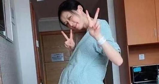 孕妇|“最乐观孕妈”火了，宫口已开，还在产房外秀舞技，准爸无法淡定