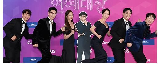 【2021 SBS演藝大賞獲獎(jiǎng)名單】大賞《我家的熊孩子》團(tuán)隊(duì)！《RM》最優(yōu)秀節(jié)目獎(jiǎng)！