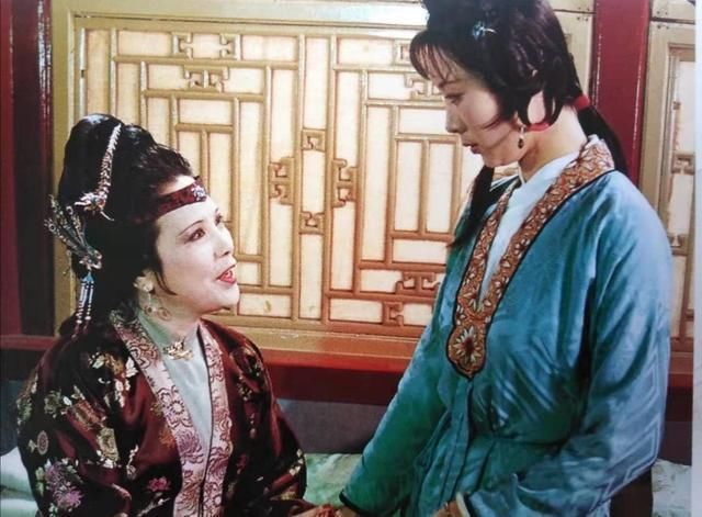 邢夫人@红楼梦:为什么鸳鸯宁死不肯嫁给贾赦做妾?不只是嫌他老