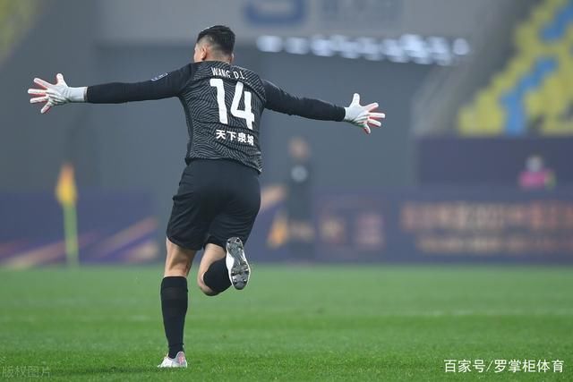 決賽|顏駿凌足協(xié)杯決賽正面PK王大雷，表現(xiàn)被對(duì)手完爆，失球應(yīng)當(dāng)負(fù)首責(zé)