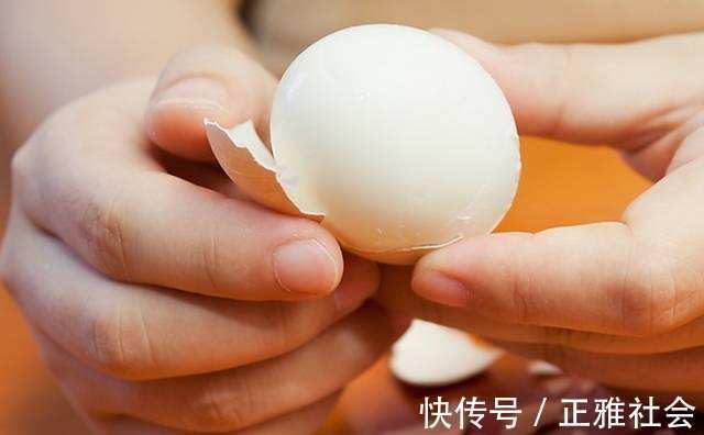 常温|煮鸡蛋时，不要直接下锅煮！大厨教你一招，鸡蛋嫩滑特好剥壳！