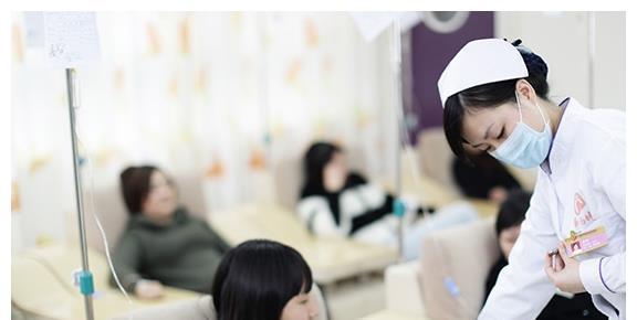 夫妻俩|女人过了这个年龄最好不要生孩子,大人和孩子都跟着受罪