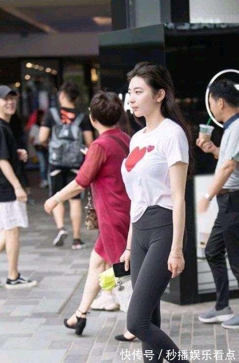 高跟鞋 贴身提臀的打底裤,休闲靓丽合时宜,显示气质