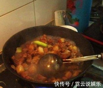 炒糖色，到底用油炒还是用水炒，大部分人都错了，难怪红烧肉发苦