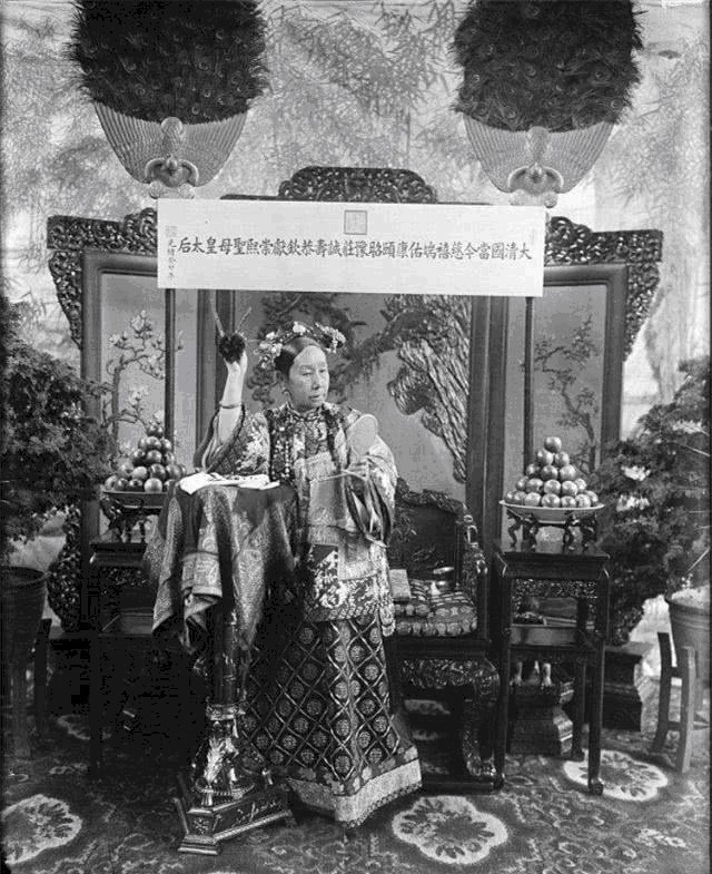 晚清|晚清名媛绝版照片:原来慈禧太后也是拍照狂人,婉容皇后端庄秀美