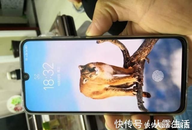 oled|性价比暴涨,骁龙730+128GB跌至1199元,还有大电池+屏幕指纹