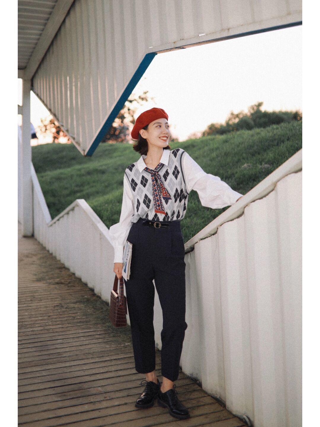 时尚|想要穿出少年感!不如试一试马甲衬衫+黑色西装裤,高级又时尚!