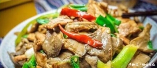 老妈最拿手的几道菜，香味十足很爽口，好吃到停不下嘴来