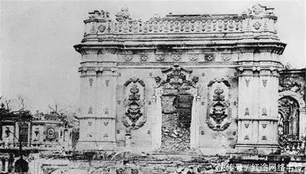 老照片|百年前的一组老照片:图一是补鞋匠,图四看着令人鼻子酸