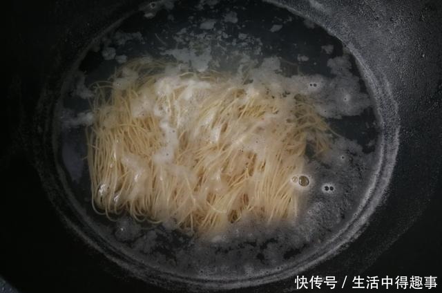  立秋后要多吃这面条，营养丰富，美味又简单！