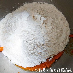 炸麻花，别再只知道用面粉，教你新做法，金黄酥脆，比面包还好吃