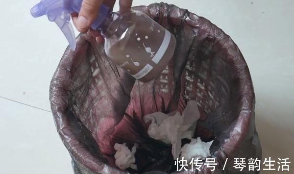 蚊香|蚊香灰别倒掉了,加点花露水,解决了家家户户的烦恼,太实用了