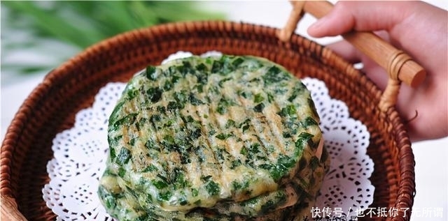 韭菜饼松软有诀窍,教你饭店不外传做法,个个柔软蓬松,真解馋!
