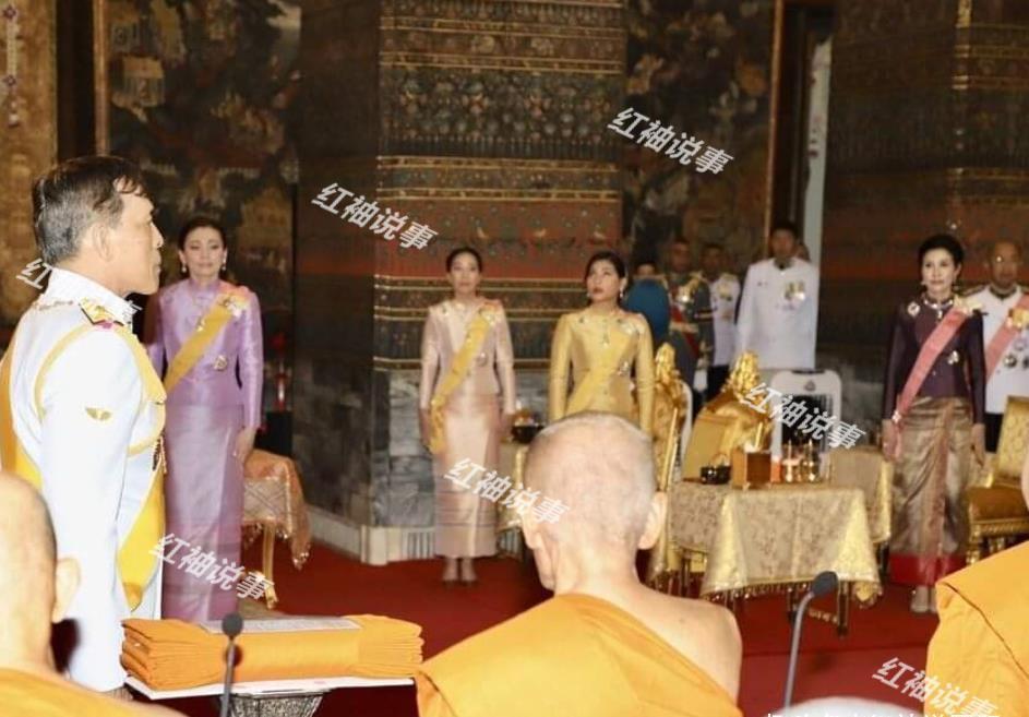 继子|诗妮娜贵妃变聪明了!军装佩戴提帮功照片,主动给继子抛出橄榄枝