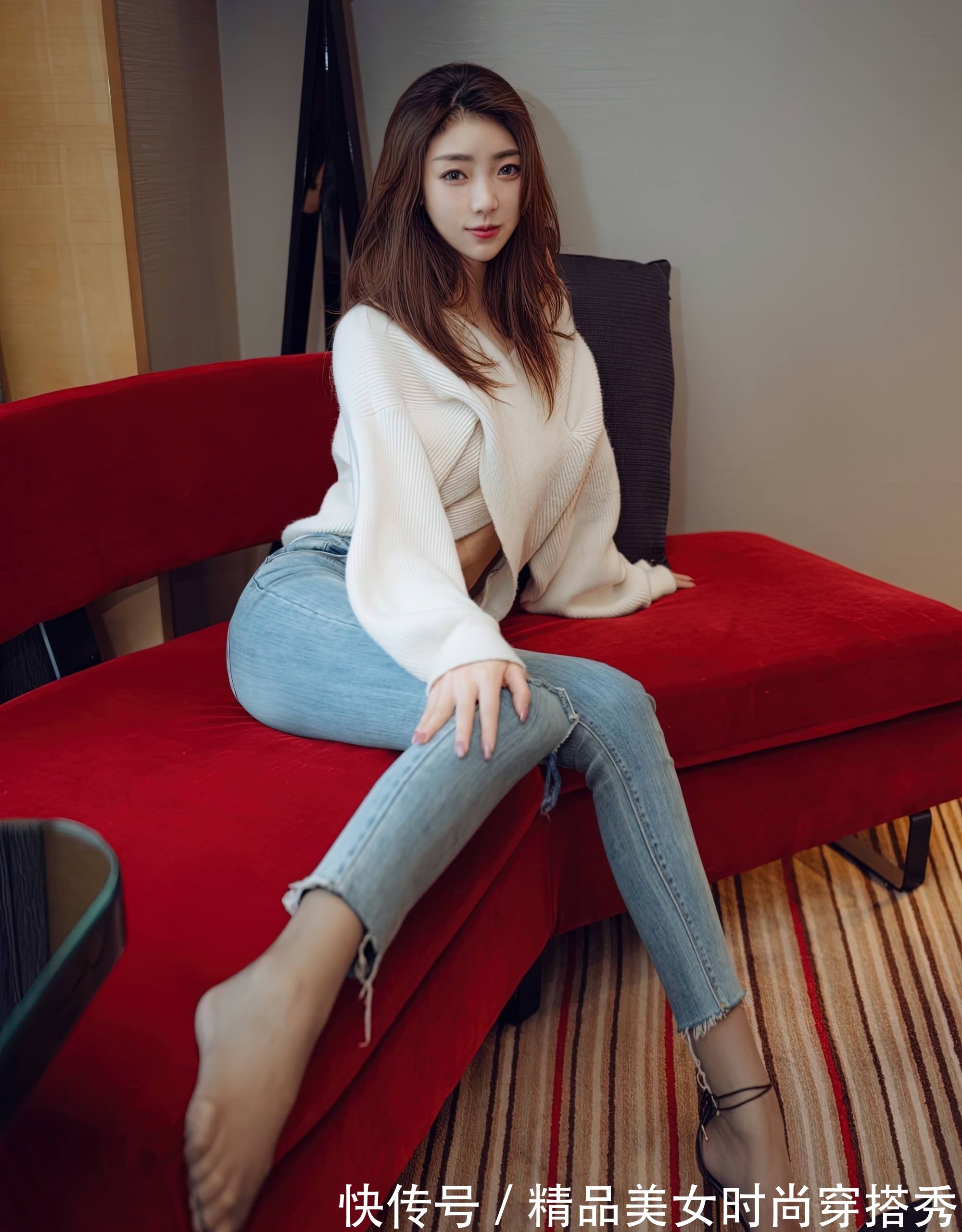 女人味|牛仔裤搭配针织上衣虽然比较普遍,但依然知性优雅不失女人味