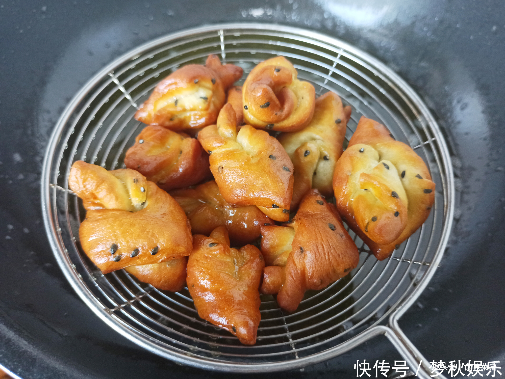 炸果子做更好吃,咬一口香甜嘎嘣脆,年味太足了,好吃不油腻