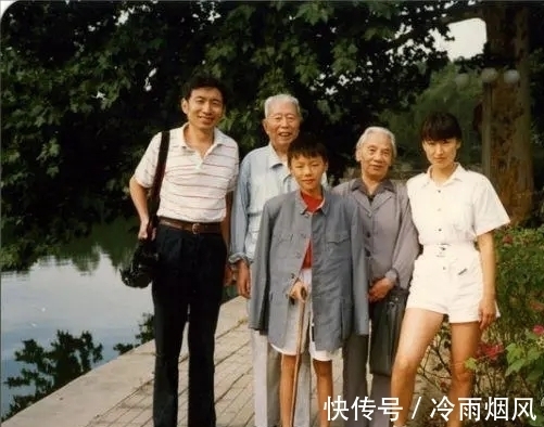 开国上将!宋任穷“枯帚体”书法引反响,结字苍然老练,却被批墨色燥润不均