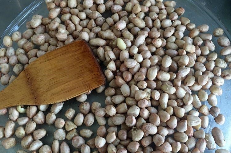 五香花生米不用锅炒，用这个方法做出来的花生米，下酒菜杠杠的