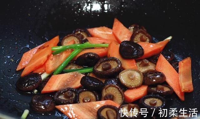 老少皆宜|立秋之后，补钙化痰多吃腐竹，2种素菜炒一盘，真比肉还香