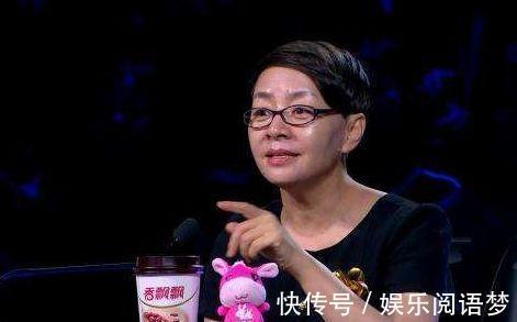 节目中的“失控场面”,何炅冲气离席,他直接1脚飞踹主持人