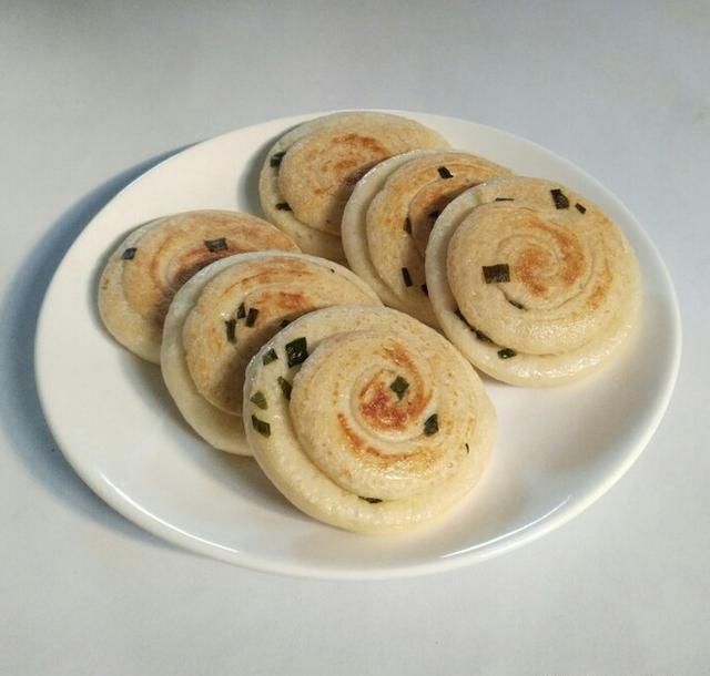 这样做葱油饼，外酥里嫩，早餐必备，好多人都没试过
