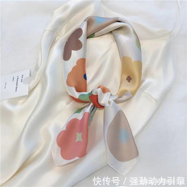 秋天毛衣、外套这么搭,太太太高级!