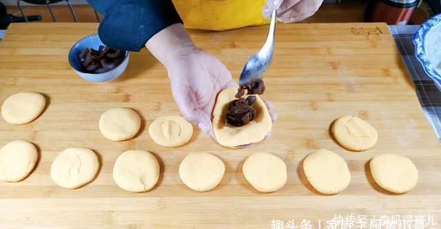 红薯饼最好吃的做法,操作简单,外酥里香,吃了这个红薯饼,美味