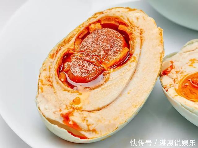 咸鸭蛋|50岁以后，不想得脑梗，忌食三物、做好三事，血管通畅人长寿